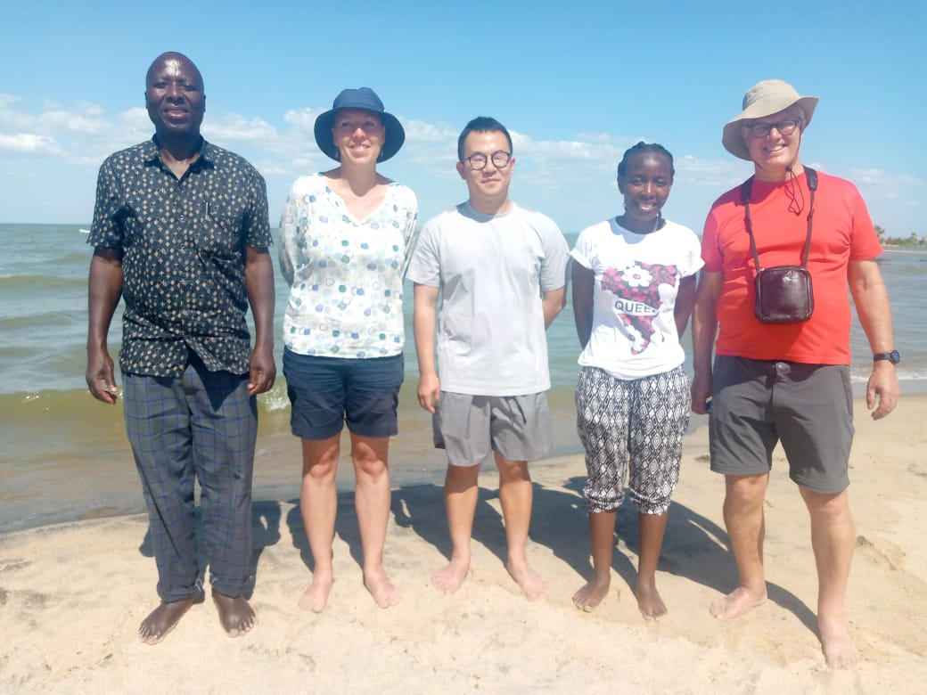 LR: James Barasa, Anja Ernst, Feng Cheng, Purity Mukhongo (MSc student, Mbarara University of Science and Technology) and Ralph Tiedemann on the beach, Lake Turkana after collection of live tilapias